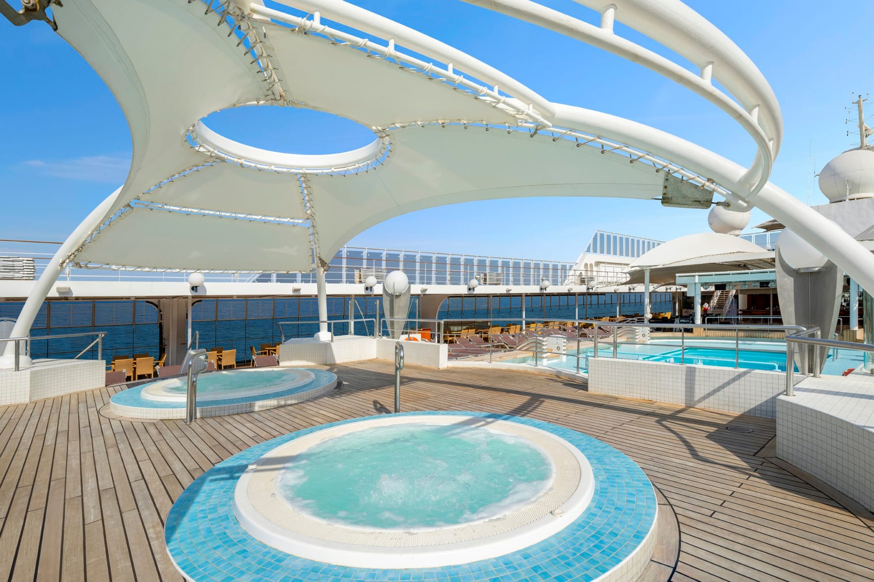 Джакузи на палубе MSC Lirica